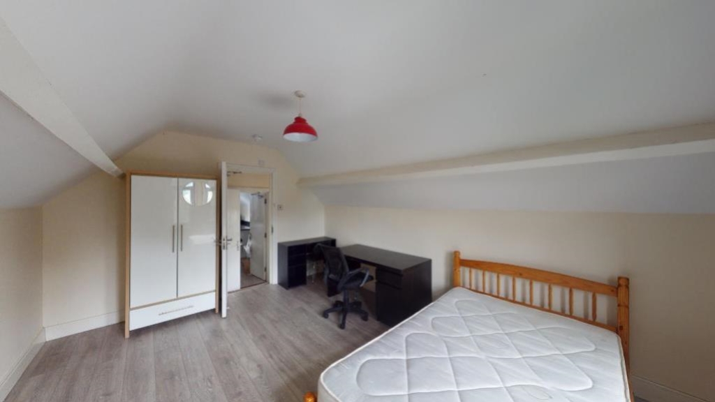 Flat 2, 238 Derby Road, Nottingham, NG7 1NX